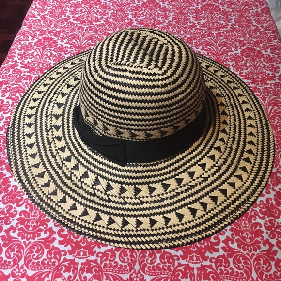 BCBGMaxAzria Straw Summer Hat Size Small - Picture 2 of 5